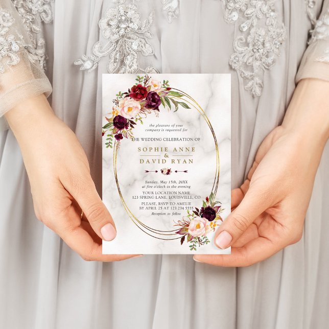 Invitation Marsala rouge Bourgogne Floral Marbre or Mariage (Créateur téléchargé)