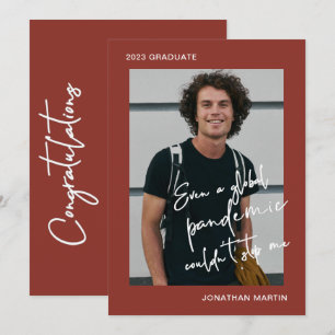 Invitation Même une pandémie Une photo Red Graduation Party
