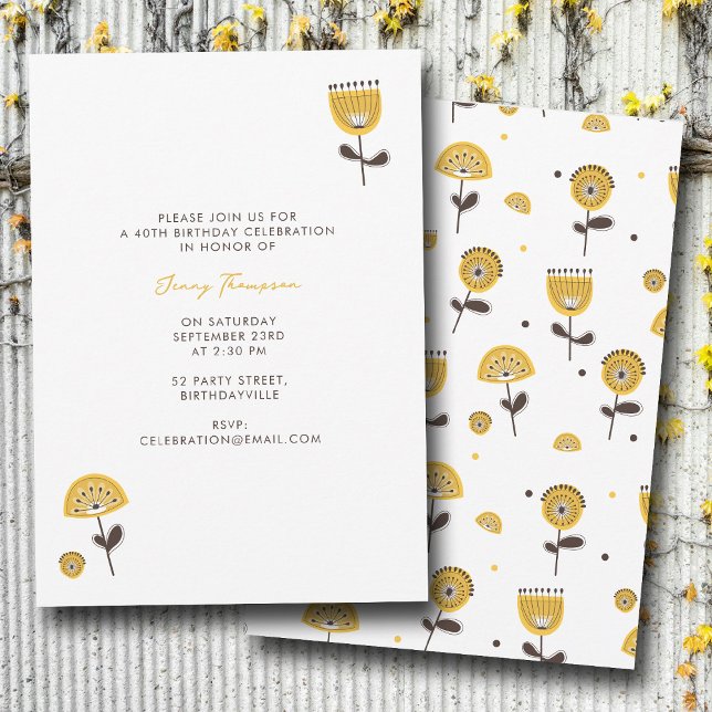 Invitation Mi-siècle Jaune moderne Floral Anniversaire (Mid Century Modern Yellow Floral Birthday Invitation)