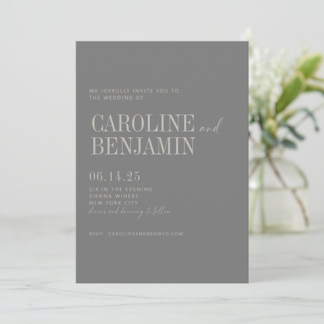 Invitation Mini Élégant Taupe foncé Script Mariage RSVP (Debout devant)