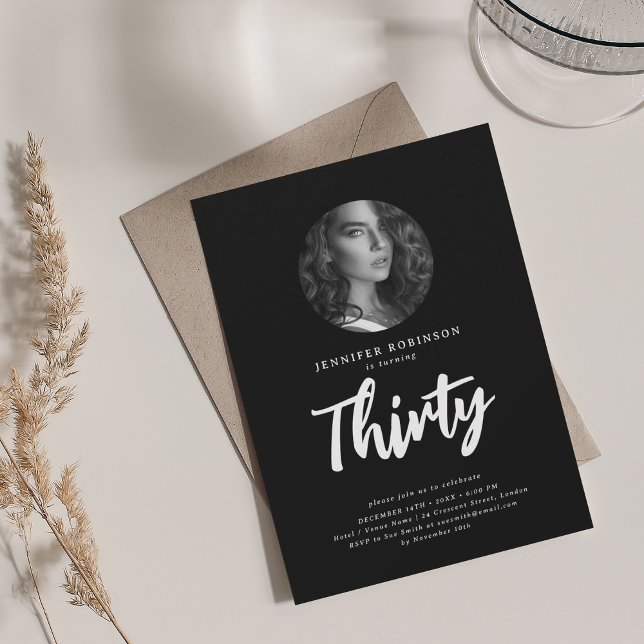 Invitation Mini script photo 30e anniversaire noir (Minimal Script Photo 30th Birthday Black Invitation)