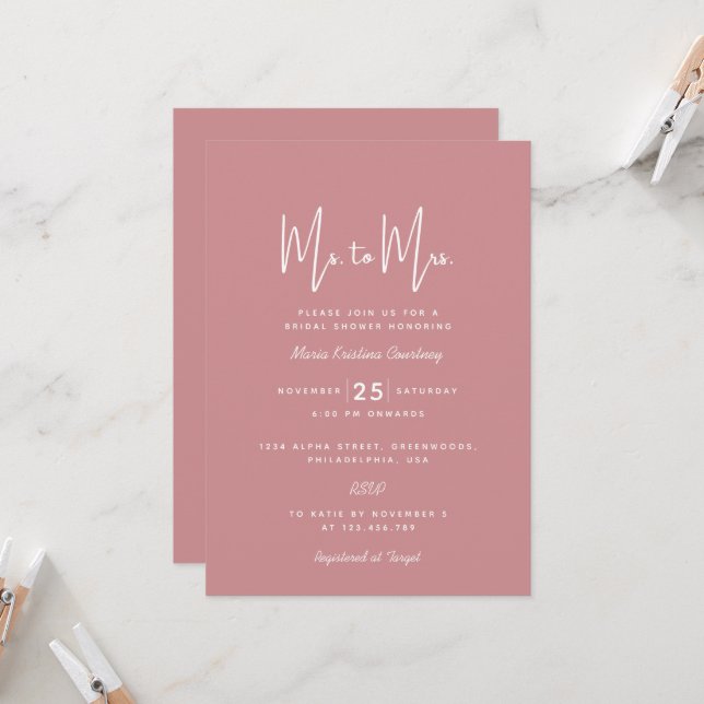 Invitation Mme à Mme Fête des mariées Puce Pink Calligraphy (Devant/Arrière en situation)