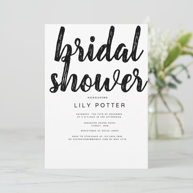 Invitation moderne Black White Bridal Shower (Debout devant)