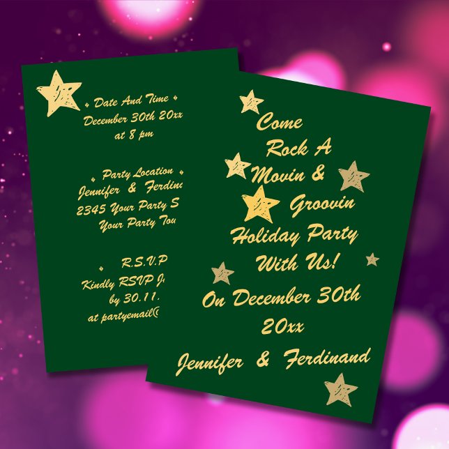 Invitation Moderne Chic Green et Gold Stars Super Vacances (Modern chic gold script on green background with gold stars groovy holiday party invitation.)