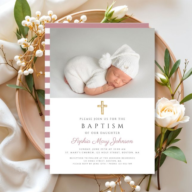 Invitation Moderne rose rayures Croix religieuse Photo Baptêm (Modern Pink Stripes Religious Cross Photo Baptism Invitation)