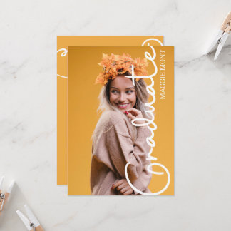 Invitation Moderne tendance Simple Script Photo Graduation In