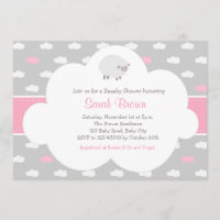 Moutons pelucheux avec l'invitation de nuage (rose