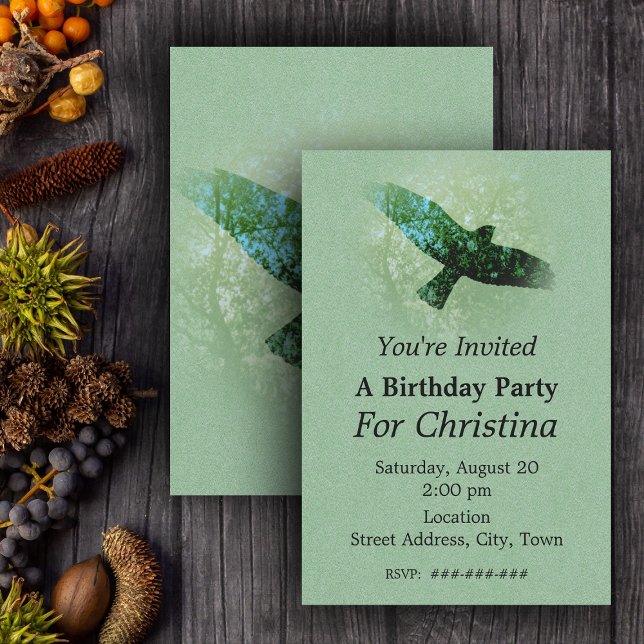 Invitation Nature Arbres verts Oiseaux Éclosion du Corbeau An (Flying transparent black crow in  faded treetops on green Birthday party invitations.)