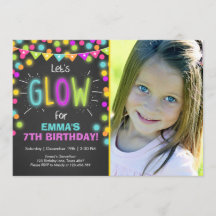 Neon Glow dans l'invitation d'anniversaire sombre