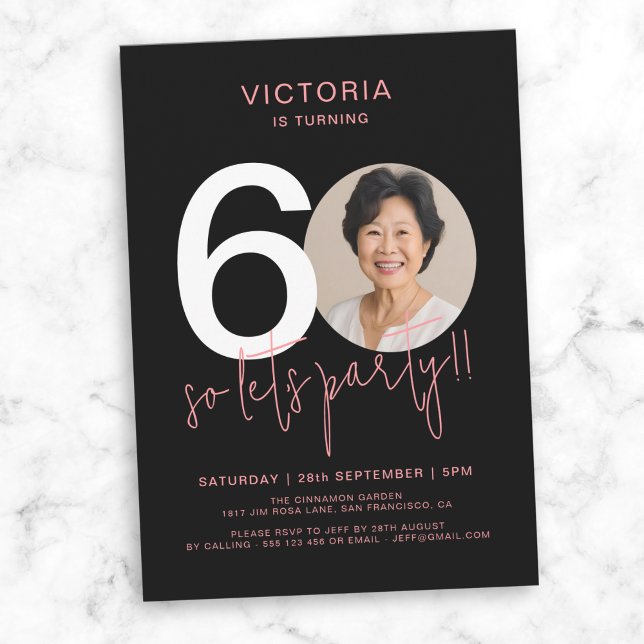 Invitation Noir rose moderne 60e anniversaire (Modern Black Pink Photo 60th Birthday Invitation)