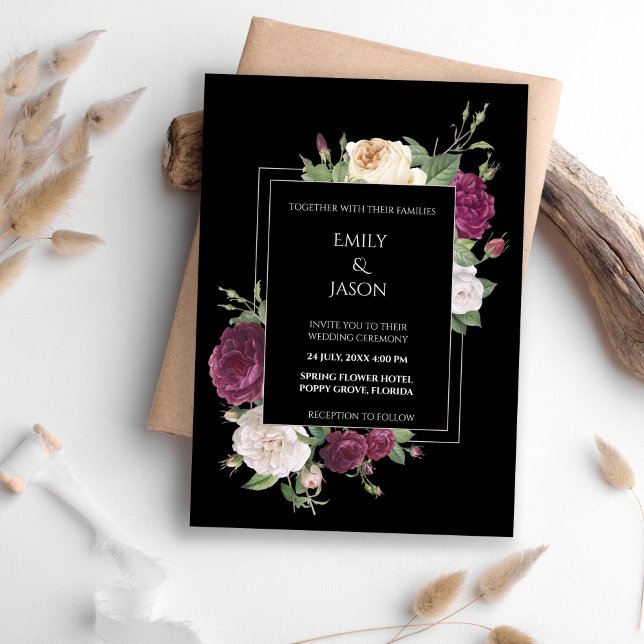 Invitation noire moderne avec les pivoines de Bour (Modern Black Invitation with Burgundy Peonies on a boho table.)