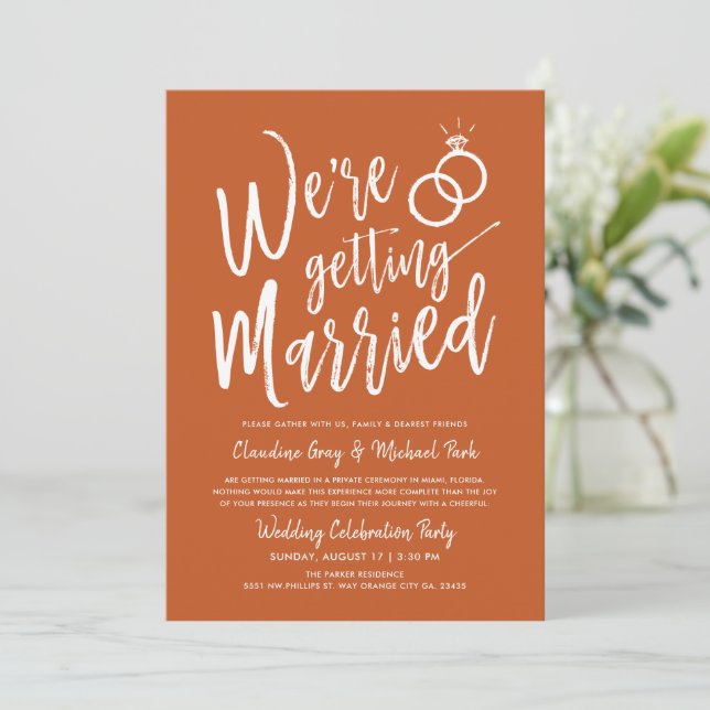 Invitation Nous nous marions Terracotta de mariage après la c (Debout devant)