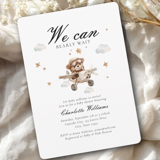 Invitation On Peut Attendre ! Ours et avion en peluche (We Can Bearly Wait! Cute Bear & Plain Baby Shower Invitation)
