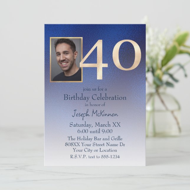 Invitation Or et dégradé bleu masculin 40e anniversaire (Debout devant)