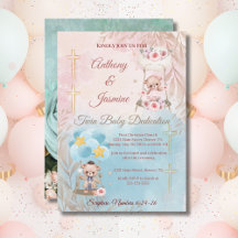 Ours en peluche jumeaux rose et bleu sur une balan