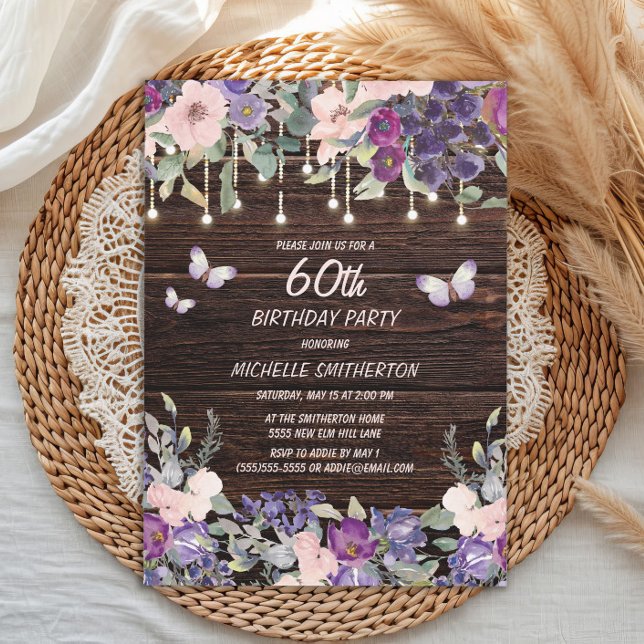 Invitation Papillons de fleurs rose pourpre Bois rustique 60e (Purple and pink watercolor floral and butterflies on rustic wood 60th birthday party invitation)