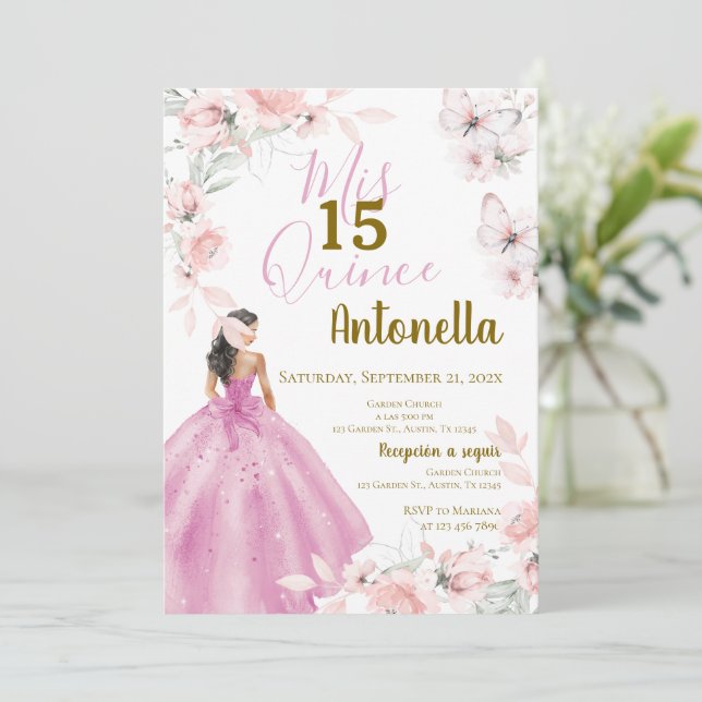 Invitation Papillons floraux roses Quinceañera (Debout devant)