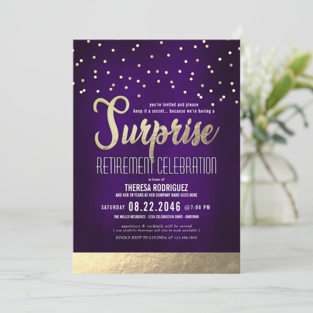 Invitation Parti de retraite tendance violet/or surprise (Debout devant)