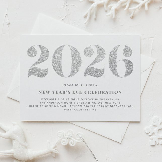Invitation Parties scintillant d'argent 2024 Soirée du Nouvel (Customizable 2026 New Year's Eve party invitation featuring faux silver glitter.)
