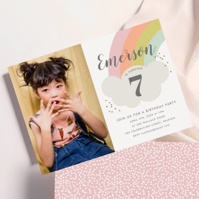 Invitation Pastel arc-en-ciel fête d'anniversaire de la photo (Kids Rainbow Photo Birthday Party Invitations.)