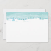 Paysage forestier hivernal enneigé avec des épicéa