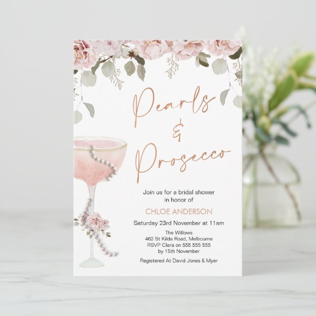 Invitation Perles et Prosecco Blush Floral Fête des mariées (Debout devant)