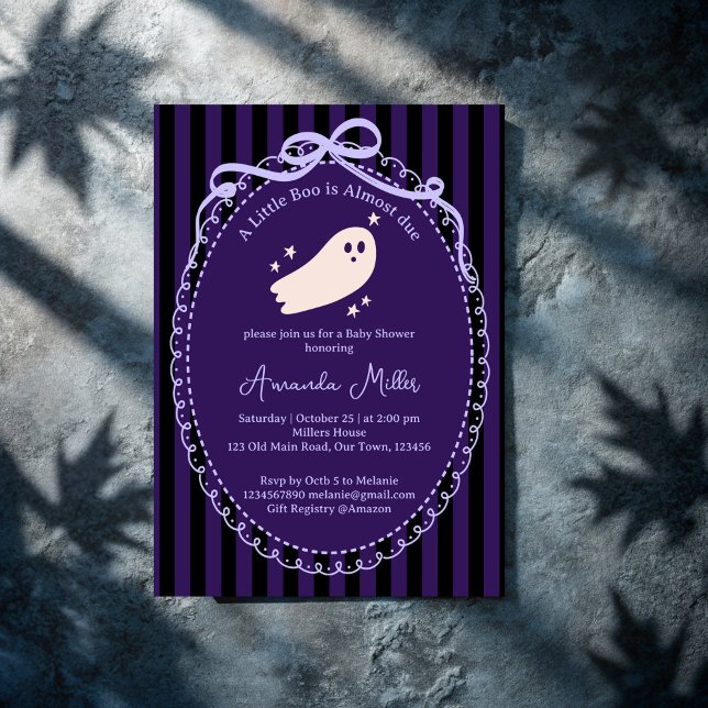 Invitation Petit garçon mignon fantôme Halloween baby shower  (Little boo cute ghost Halloween baby shower Invitation cards template purple stripes retro bow borde)