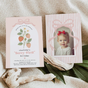 Invitation Photo de naissance moderne aux fraises en forme de