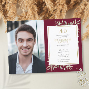 Invitation Photo de remise de diplôme de doctorat sur fond bo