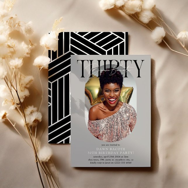 Invitation Photo Ovale moderne et signature 30e anniversaire (Créateur téléchargé)