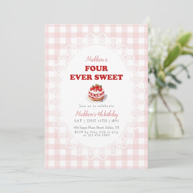 Invitation Pink Gingham Four ever Sweet Strawberry Birthday (Debout devant)