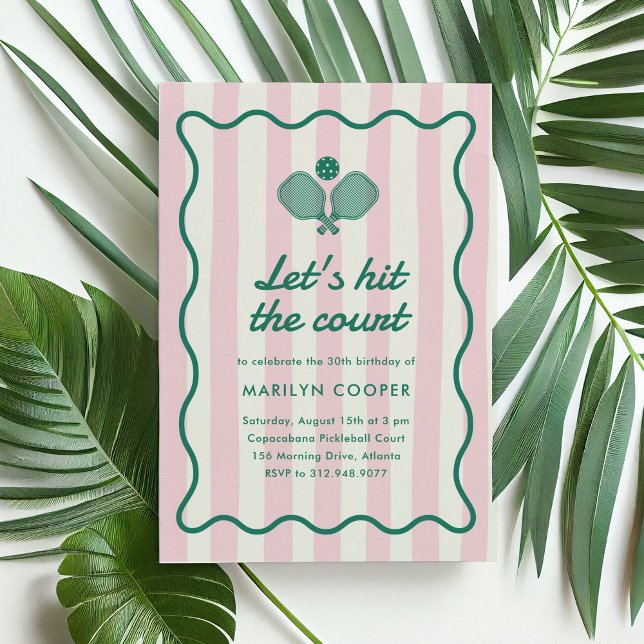 Invitation Pink Pickleball Retro Élégante fête d'anniversaire (Let's hit the court Pickleball birthday party invitation with pink stripes and green wavy border)