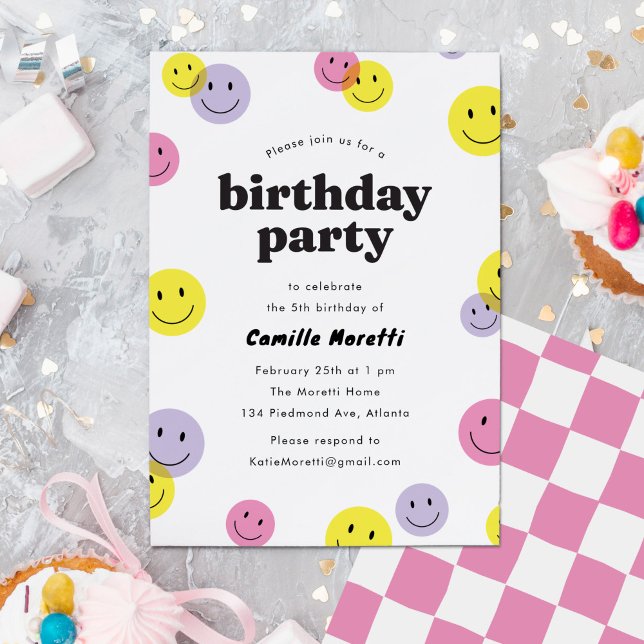 Invitation Pink Smiling Happy Face Anniversaire de enfant Par (Retro smiling, happy faces kids birthday party invitation in pink, yellow and purple.)