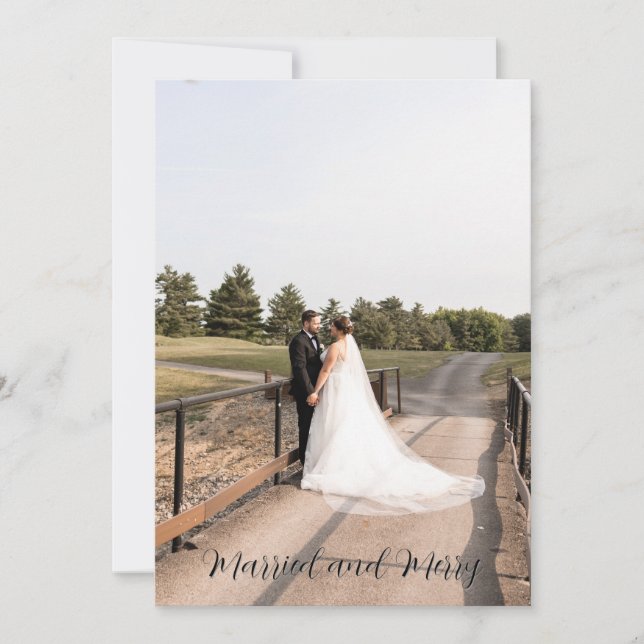 Invitation Police Mariée Et Joyeuse Script (Devant)