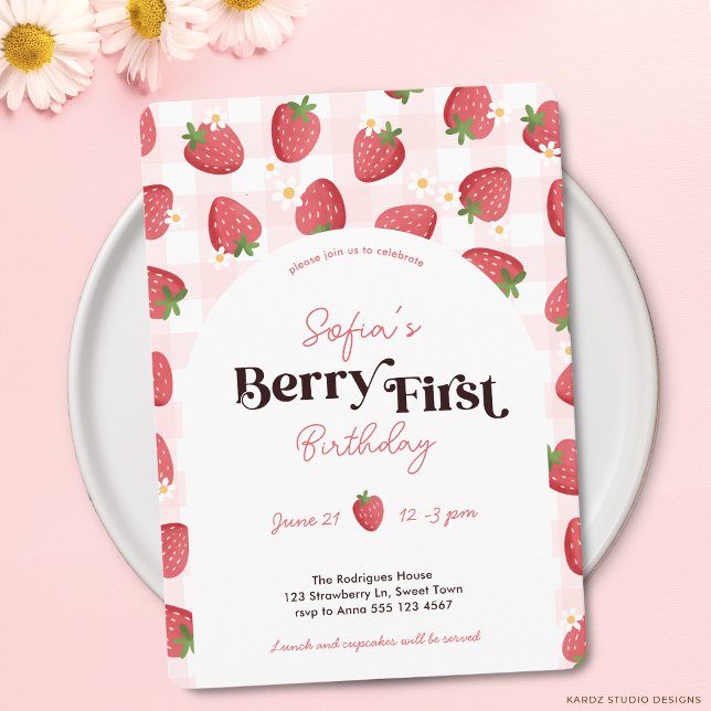 Invitation pour le premier anniversaire de Berry (Invite shown in 5 x 7 inches size with rounded corners. Personalize size, paper and, corner style)
