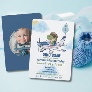Invitation Première année d'un garçon Dinosaure pilote Avion