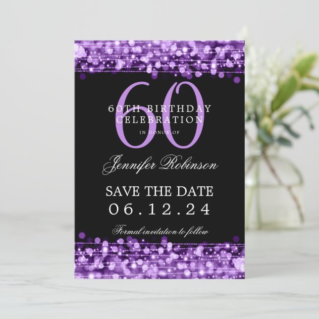 Invitation Purple 60th Birthday Enregistrer la date avec les  (Debout devant)