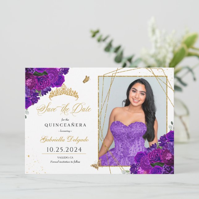 Invitation Purple & Gold Quinceañera Enregistrer La Date Phot (Debout devant)