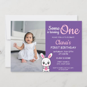 Invitation Quelqu'un tourne une photo violette 1er anniversai