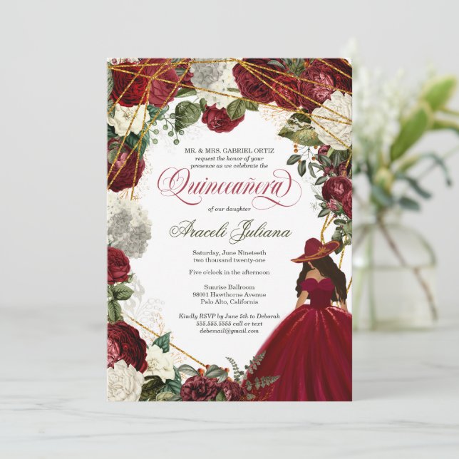 Invitation Quinceanera élégant charro bordeaux blanc floral (Debout devant)