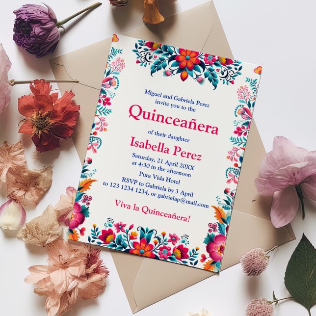 Invitation Quinceanera Florale Blanc Fête Mexicaine Anniversa (Floral Quinceanera White Mexican Fiesta Birthday Invitation on a table with colorful flowers.)