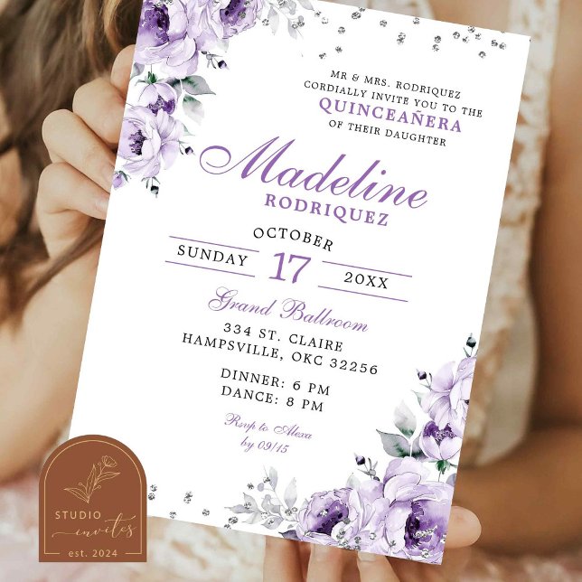 Invitation Quinceanera florale d'argent violet Lilac (Créateur téléchargé)