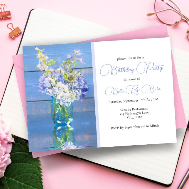 Invitation Réflexions d'hortensia lavande pour anniversaire (Charming birthday invite: Lavender hydrangea reflects cherished memories and new beginnings.)