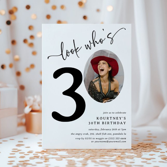 Invitation Regarde qui a 30 ans ! Photo moderne 30e anniversa (Créateur téléchargé)