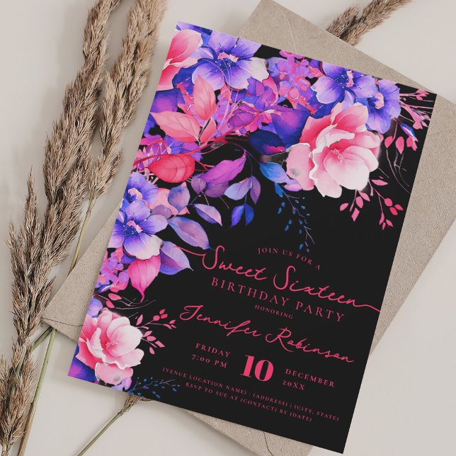 Invitation Romantique violet Floral Sweet 16 Anniversaire Noi (Romantic Purple Floral Sweet 16 Birthday Black Invitation)