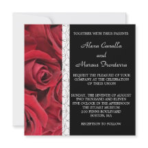 Rose rouge avec accents cardiaques