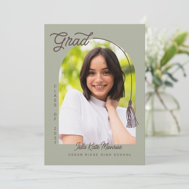 Invitation Sage Tassel Grad Announcement with Photo (Debout devant)