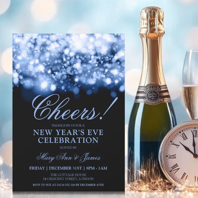 Invitation SANTÉ! Nouvel An Eve Marine Bleu Éclairage (CHEERS! New Years Eve Navy Blue Sparkle Lights Invitation)