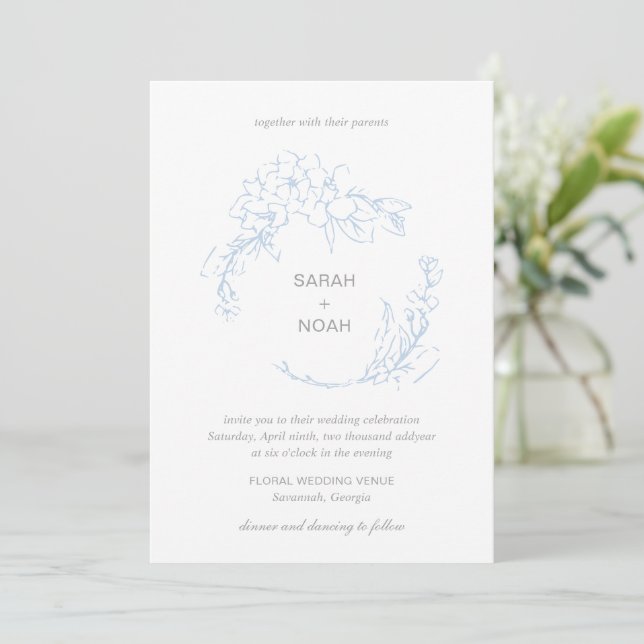 Invitation Sarah Dusty Blue Floral Wreath Modern Mariage (Debout devant)