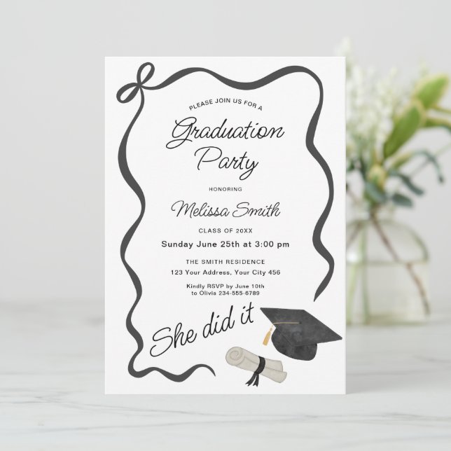 Invitation She Did It Graduation Party (Debout devant)